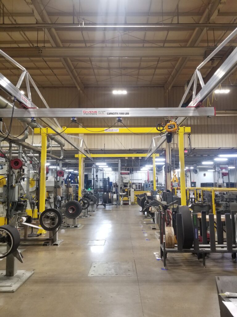 C500 workstation crane for handling coils along an aisleway